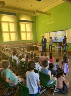 Lesetuetenuebergabe Leibniz Grundschule