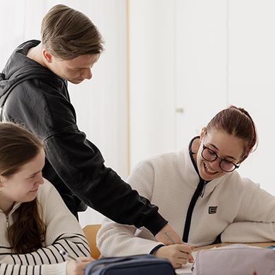Nachhilfelehrer easyLEARN erklärt