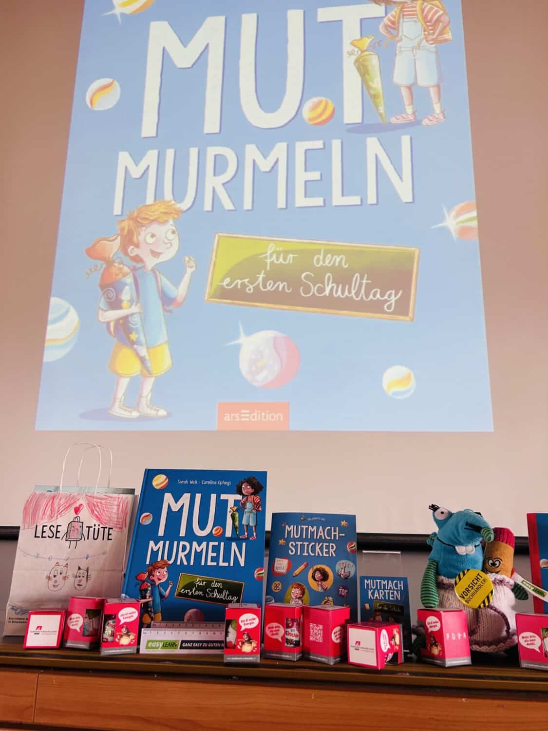Ausstellung mit Lernmaterialien für den ersten Schultag